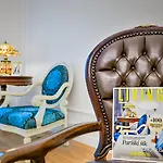 Luxury Class Apartment - 1St Floor, Large Apartment, Downtown, Newly Renovated, Fast Wifi, 4X Air Conditioning