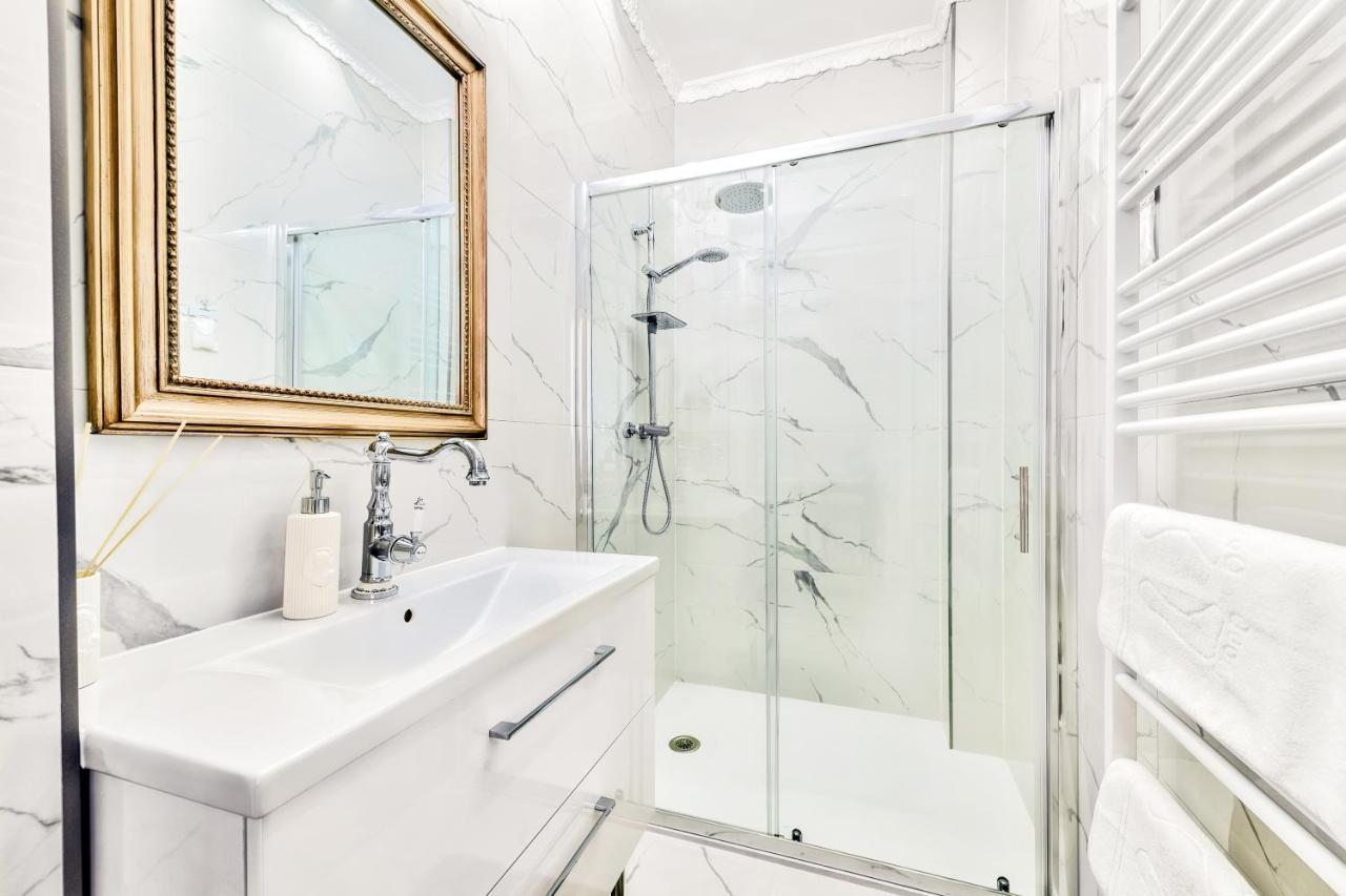 Luxury Class - 1st Floor, Large Apartment, Downtown, Newly Renovated, Fast Wifi, 4x Air Conditioning Apartman